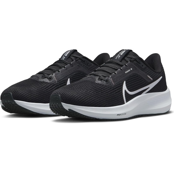 Nike Shoes - Nike Women’s Pegasus 40 Black And White Sneakers Size 8